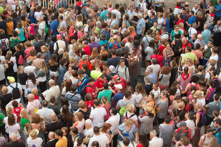 Cientos de miles de murcianos acompañan a la Morenica en el camino a su santuario.