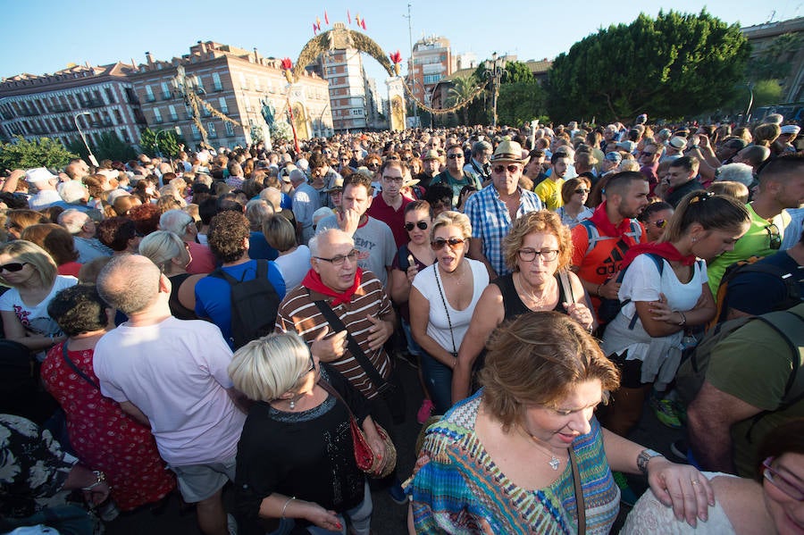 Cientos de miles de murcianos acompañan a la Morenica en el camino a su santuario.