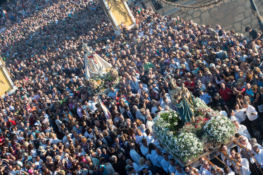 Cientos de miles de murcianos acompañan a la Morenica en el camino a su santuario.