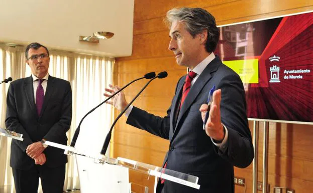 De la Serna durante su intervención en el Ayuntamiento de Murcia.