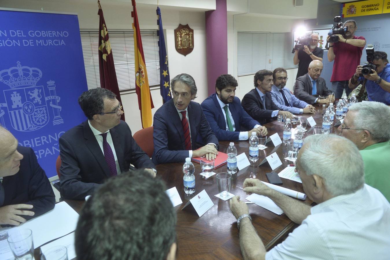 Íñigo de la Serna vista las obras y se reunió con representantes de la Plataforma Pro Soterramiento