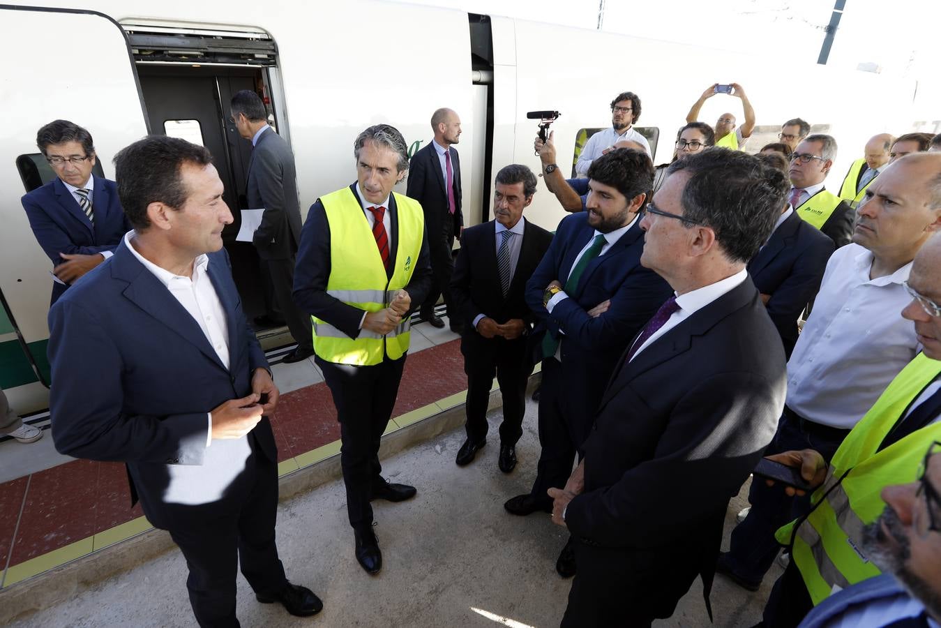 Íñigo de la Serna vista las obras y se reunió con representantes de la Plataforma Pro Soterramiento