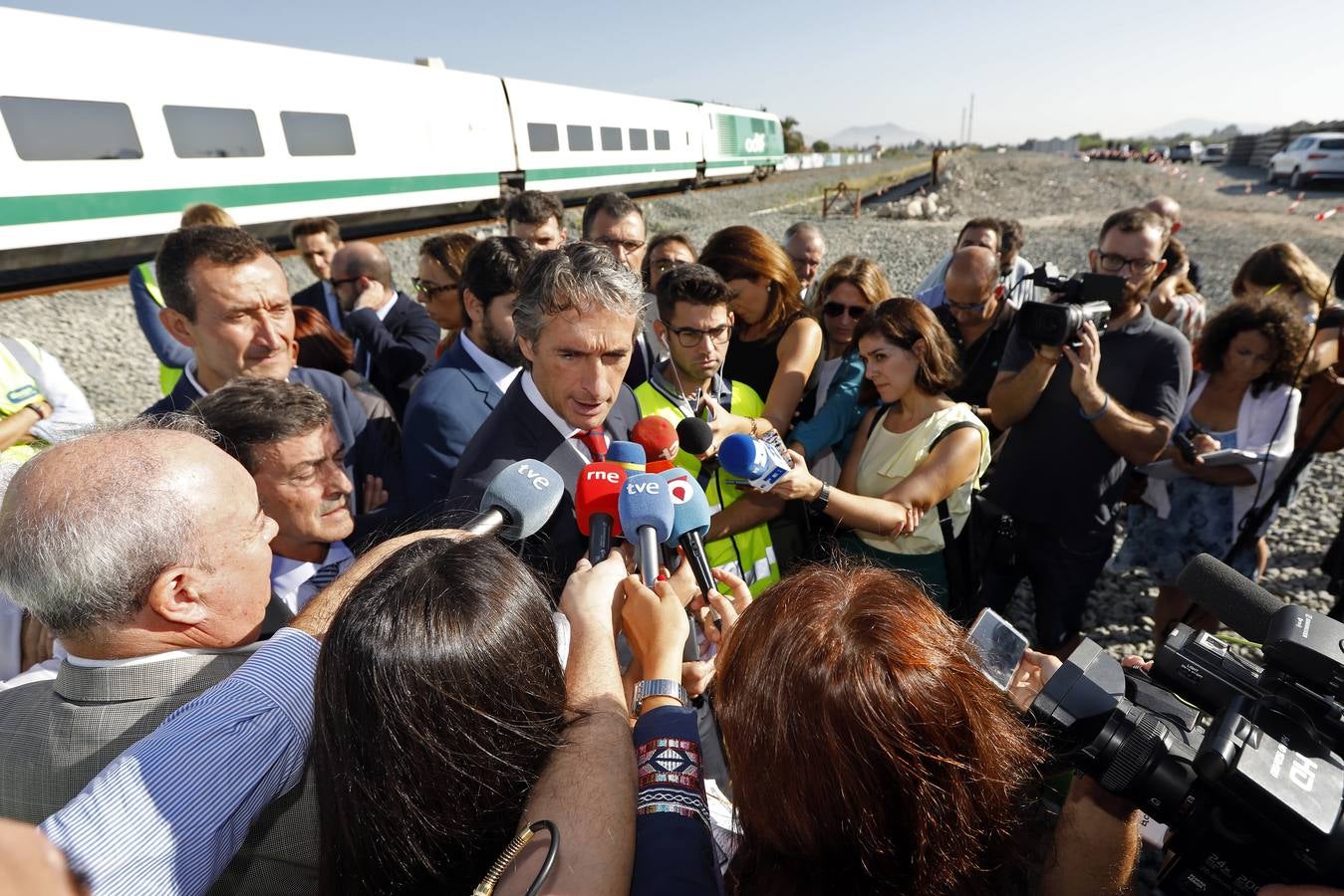 Íñigo de la Serna vista las obras y se reunió con representantes de la Plataforma Pro Soterramiento