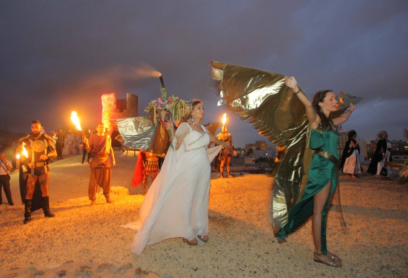 El presidente de la Comunidad pronuncia el pregón con el que dan comienzo las XXVIII Fiestas de Carthagineses y Romanos, en el primer año en el que están catalogadas de Interés Turístico Internacional