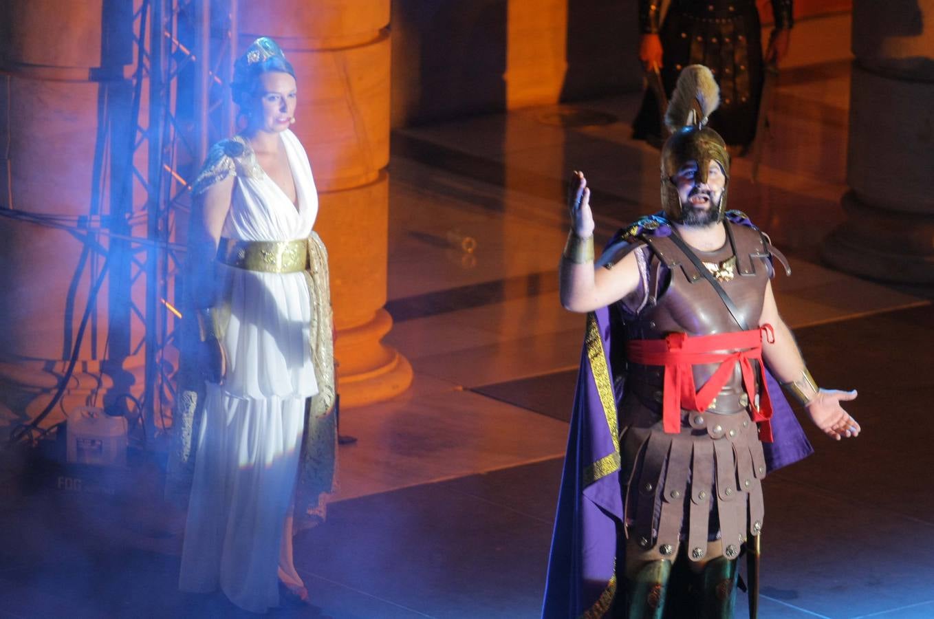 El presidente de la Comunidad pronuncia el pregón con el que dan comienzo las XXVIII Fiestas de Carthagineses y Romanos, en el primer año en el que están catalogadas de Interés Turístico Internacional