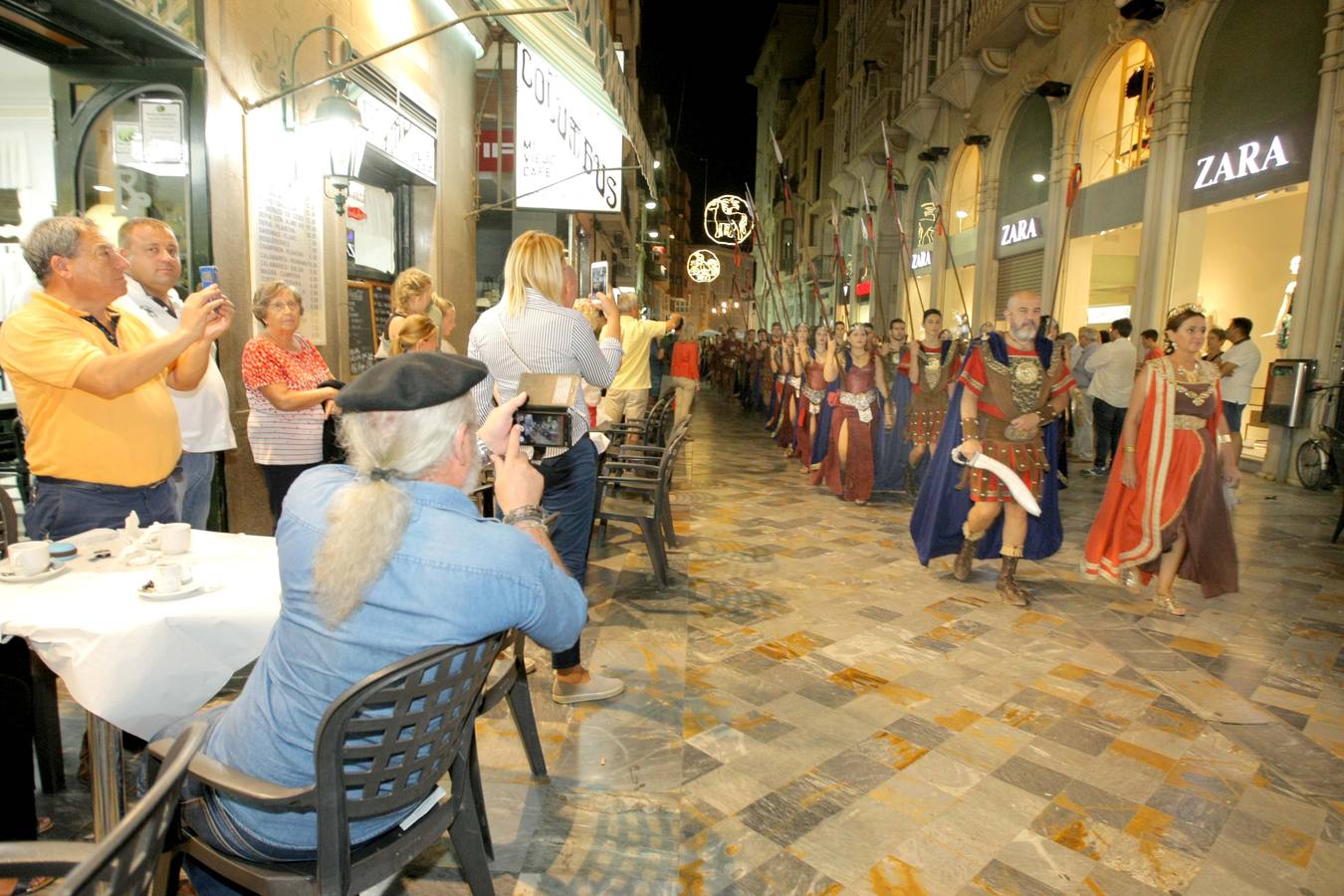 Los púnicos dan protagonismo por la mañana a los niños y recrean por la tarde y noche la Fundación de Qart Hadast