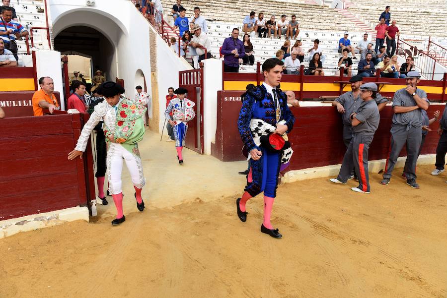 La novillada con picadores de la Feria de Murcia tuvo como gran protagonista al debutante Ramón Serrano. Cortó tres orejas en la tarde que hacía su presentación con los del castoreño y causó una gratísima impresión
