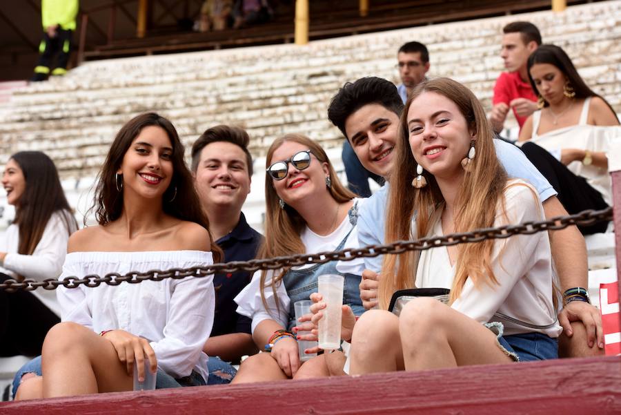 La novillada con picadores de la Feria de Murcia tuvo como gran protagonista al debutante Ramón Serrano. Cortó tres orejas en la tarde que hacía su presentación con los del castoreño y causó una gratísima impresión