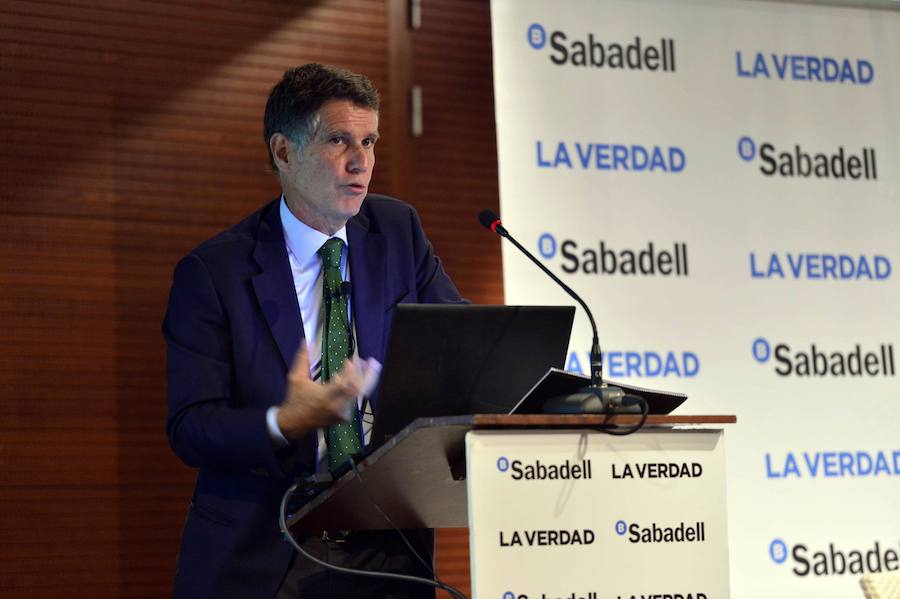El consejero delegado del banco catalán abordó durante el Foro 'La Verdad'-Sabadell la situación actual del sistema financiero, el Brexit y o el movimiento independentista en Cataluña