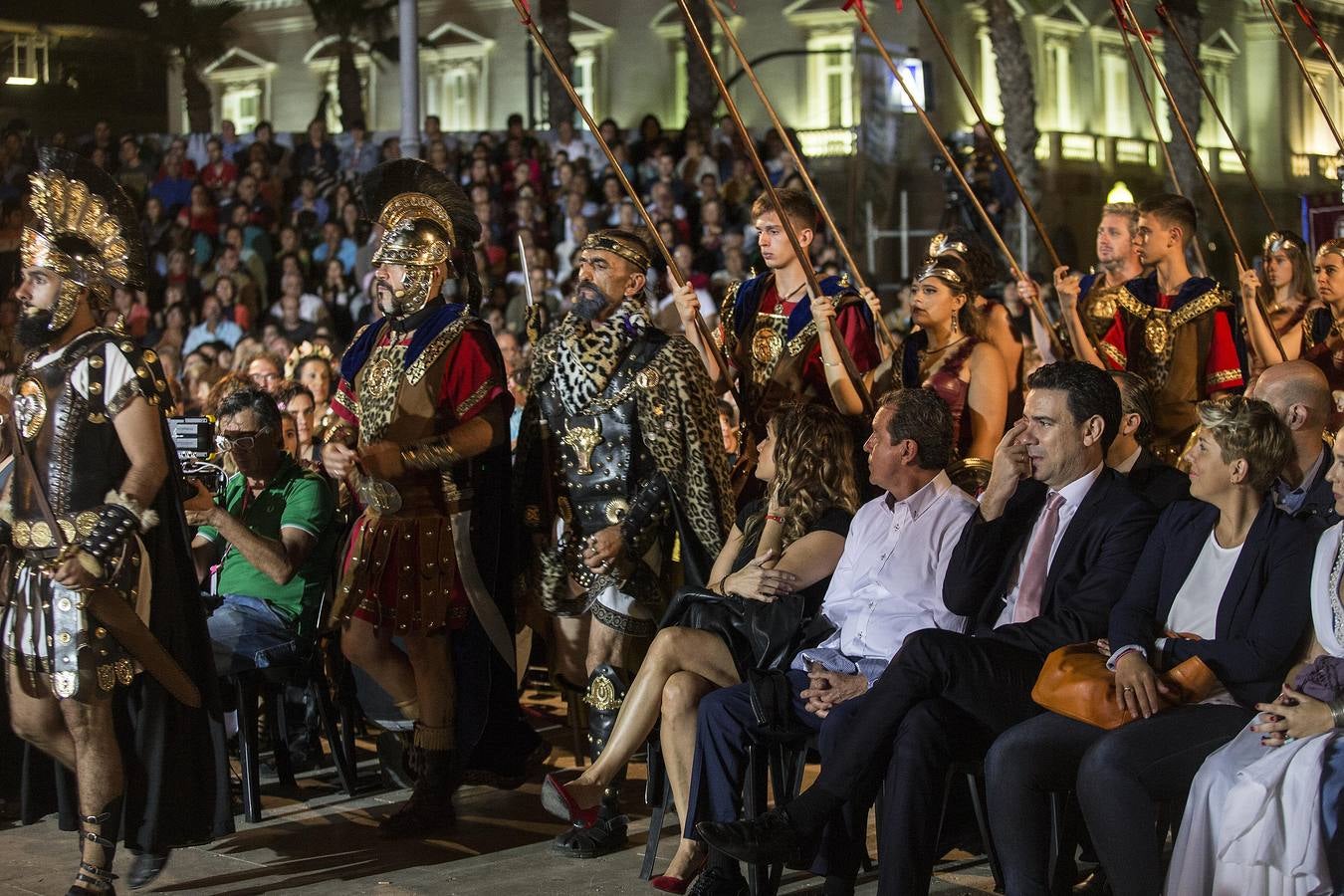 Una banda sonora propia realza la entrada de los personajes carthagineses a un escenario con más luz y fuegos, para disfrute de 1.300 espectadores