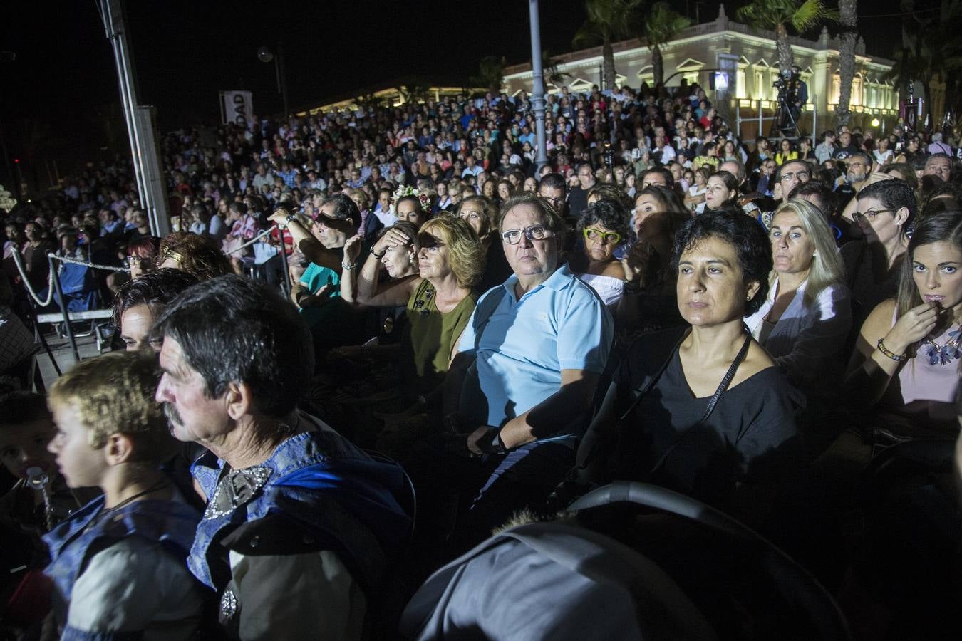 Una banda sonora propia realza la entrada de los personajes carthagineses a un escenario con más luz y fuegos, para disfrute de 1.300 espectadores