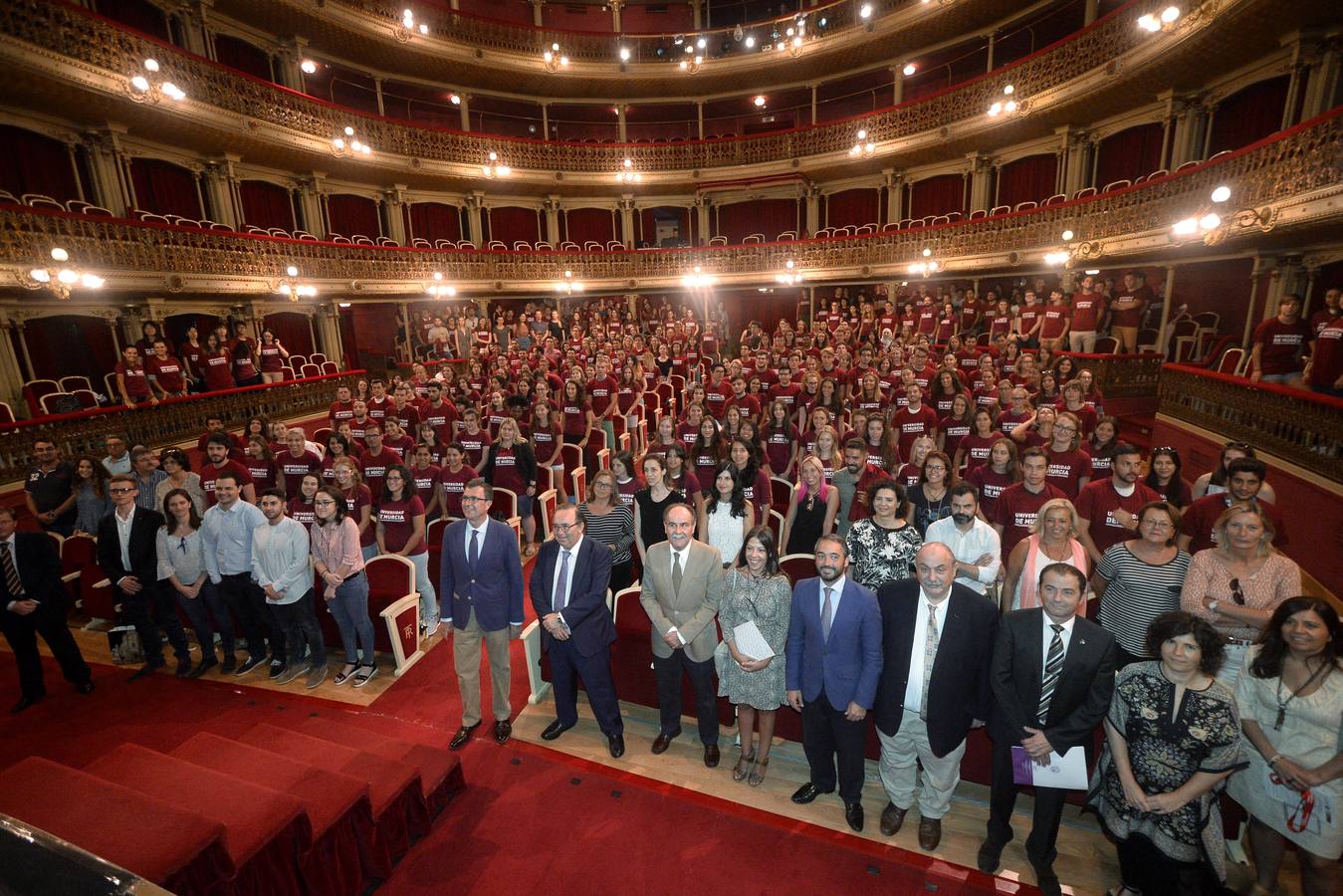 Durante el acto se han entregado los premios de la primera edición del concurso 'Embajadores UMU', destino estrella'