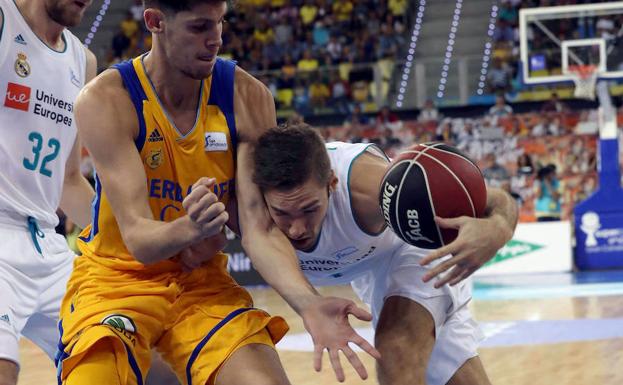 Fabien Causeur, defendido por Oriol Paulí.