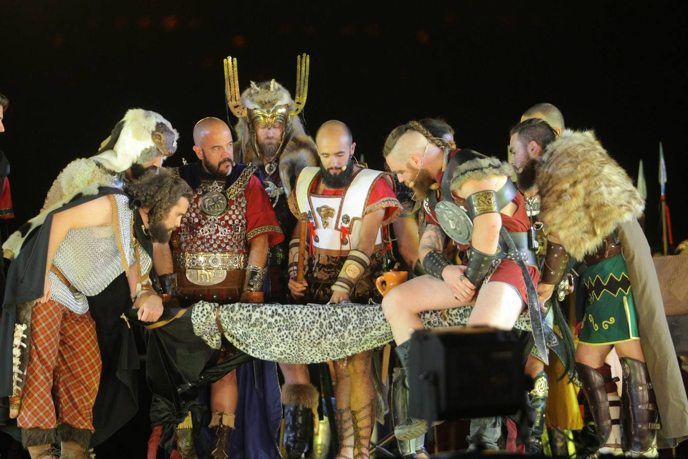 El auditorio del Muelle de Cartagena se llena para ver el desembarco de los mercenarios y su unión a las huestes púnicas 