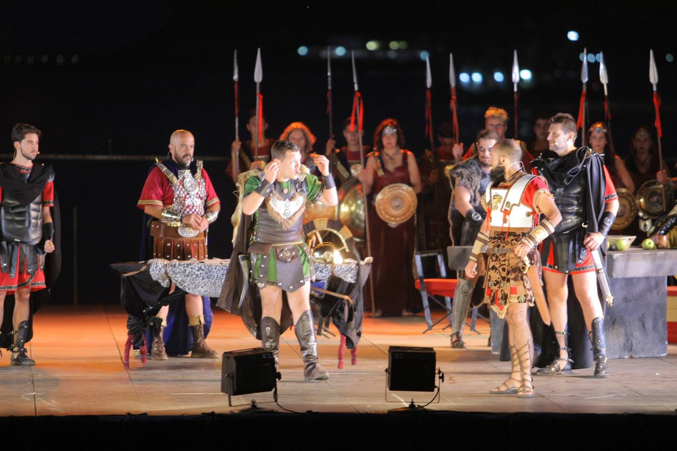 El auditorio del Muelle de Cartagena se llena para ver el desembarco de los mercenarios y su unión a las huestes púnicas 