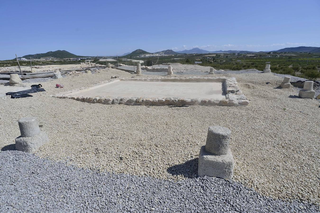 Ya en el Neolítico se elaboraba vino en Bullas. Visitarla en estos días es una oportunidad para curiosear en la villa romana de Los Cantos, una enorme explotación agropecuaria en fase de excavación arqueológica