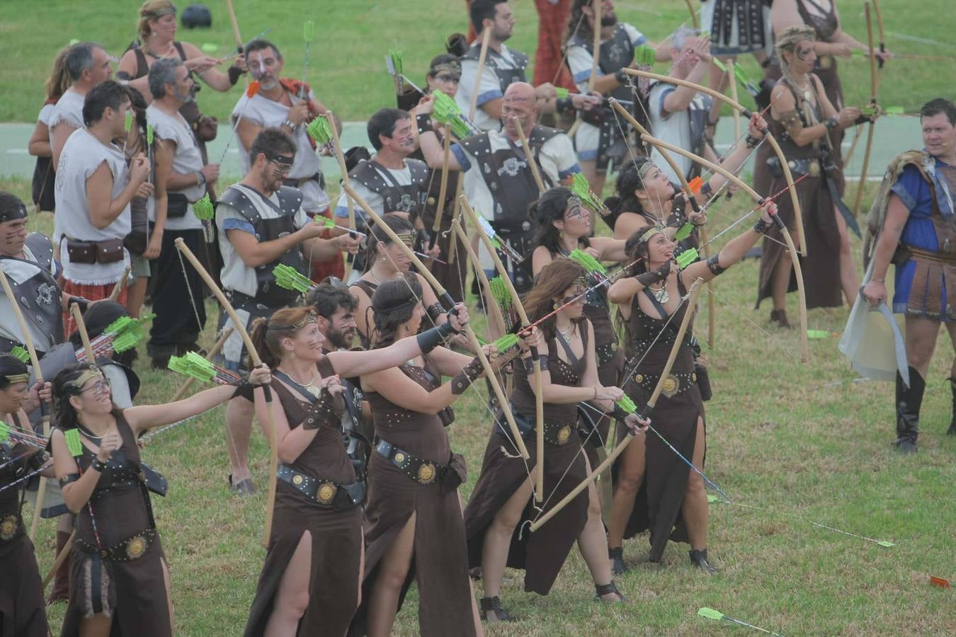 Las escenas de acción entretienen a casi 5.000 espectadores durante la Gran Batalla por la toma de Qart Hadast de las Fiestas de Carthagineses y Romanos
