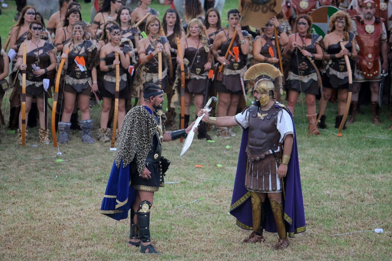 Las escenas de acción entretienen a casi 5.000 espectadores durante la Gran Batalla por la toma de Qart Hadast de las Fiestas de Carthagineses y Romanos