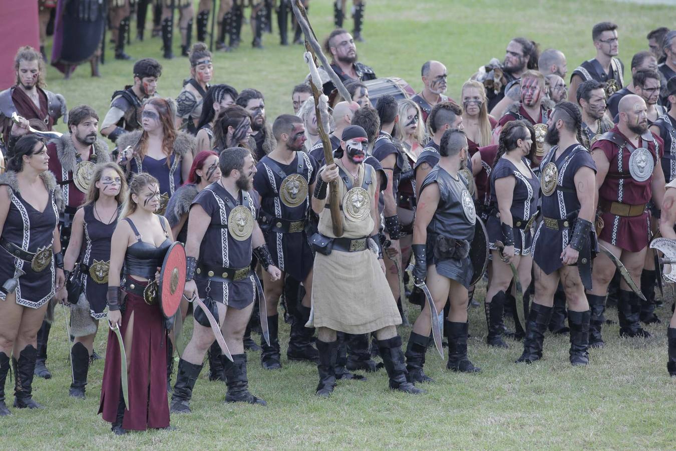 Las escenas de acción entretienen a casi 5.000 espectadores durante la Gran Batalla por la toma de Qart Hadast de las Fiestas de Carthagineses y Romanos