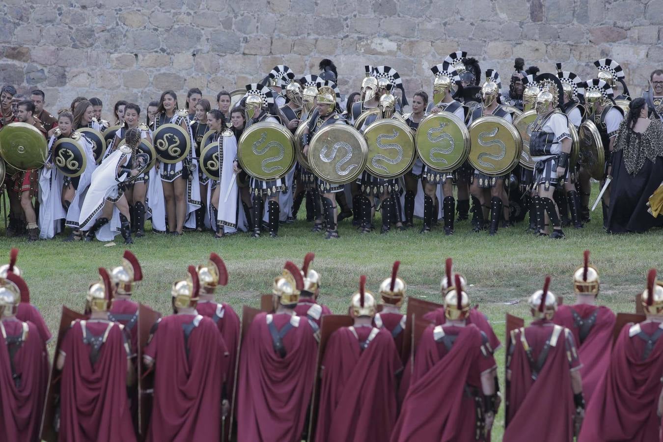 Las escenas de acción entretienen a casi 5.000 espectadores durante la Gran Batalla por la toma de Qart Hadast de las Fiestas de Carthagineses y Romanos