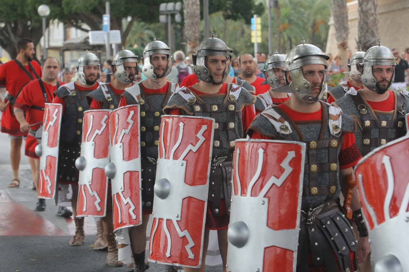 Las escenas de acción entretienen a casi 5.000 espectadores durante la Gran Batalla por la toma de Qart Hadast de las Fiestas de Carthagineses y Romanos
