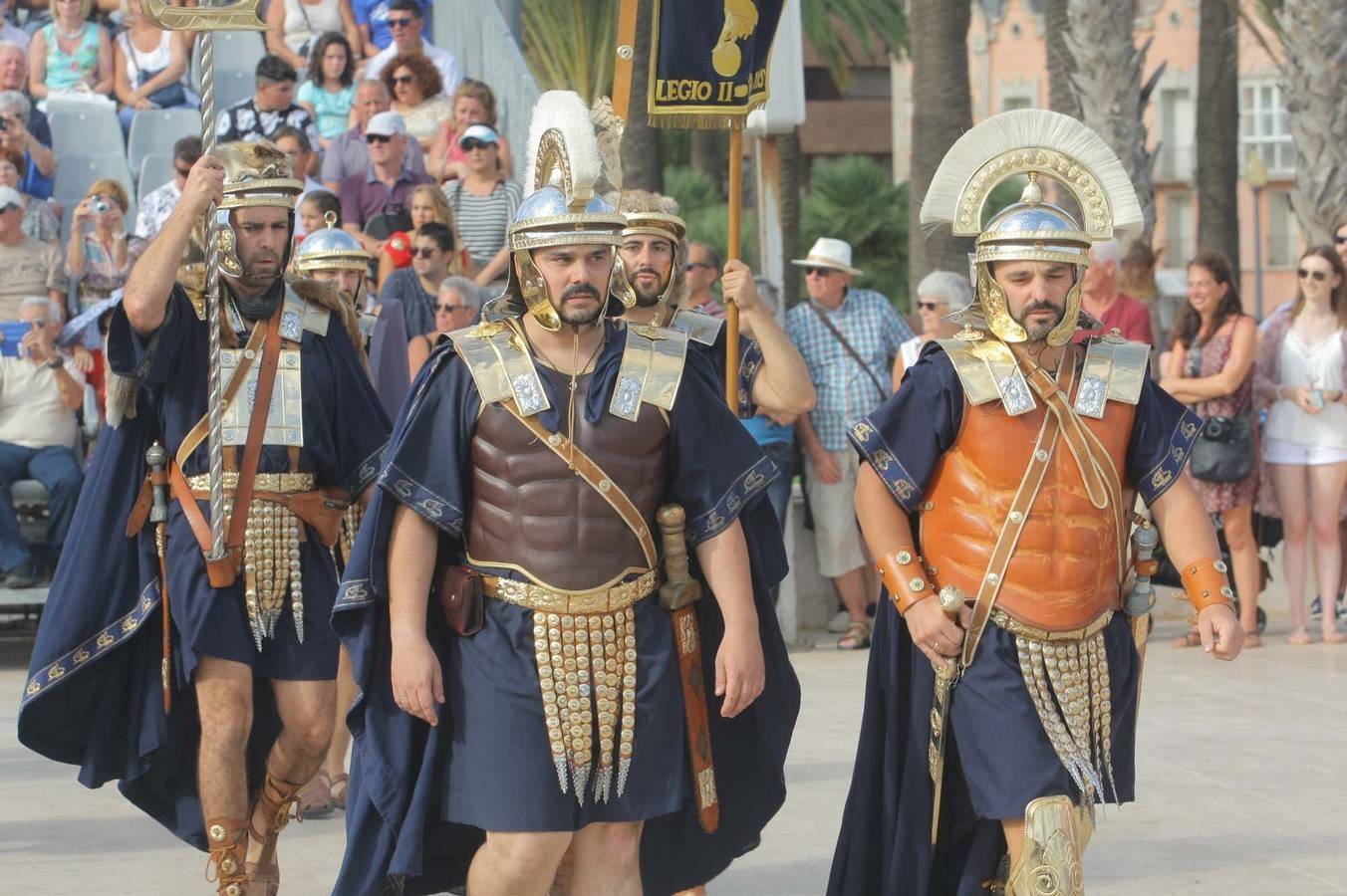 Las escenas de acción entretienen a casi 5.000 espectadores durante la Gran Batalla por la toma de Qart Hadast de las Fiestas de Carthagineses y Romanos