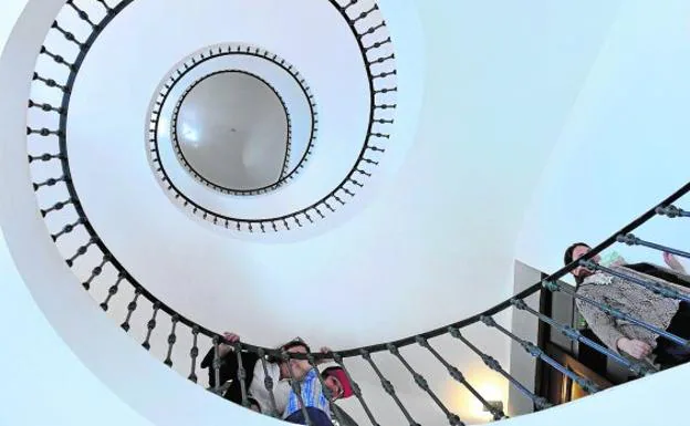 Escalera del Museo Gaya, abierto en 1990 y dedicado al pintor murciano Ramón Gaya.