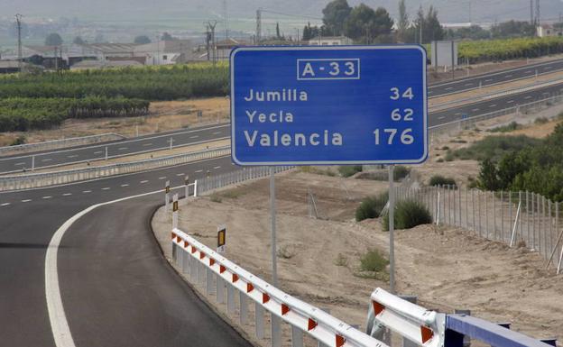 Un tramo de la autovía A-33, dirección a Jumilla y Yecla.