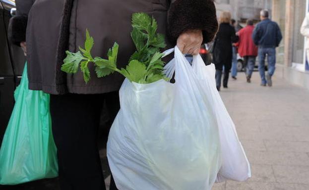 Ultimátum a las bolsas de plástico: ¿podrás consumir sólo tres al mes?