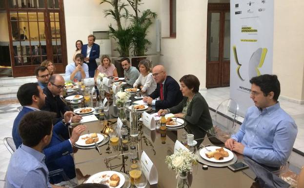 Encuentro de Juan Hernández con emprendedores, este martes, en el Casino de Murcia.