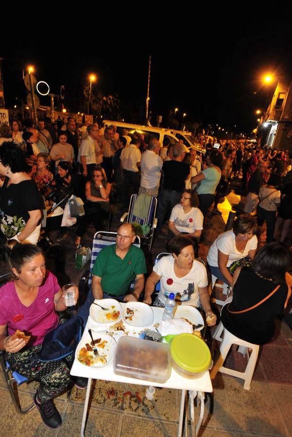 La decimoctava jornada de protestas por el soterramiento del AVE en Murcia vuelve a tomar Santiago el Mayor