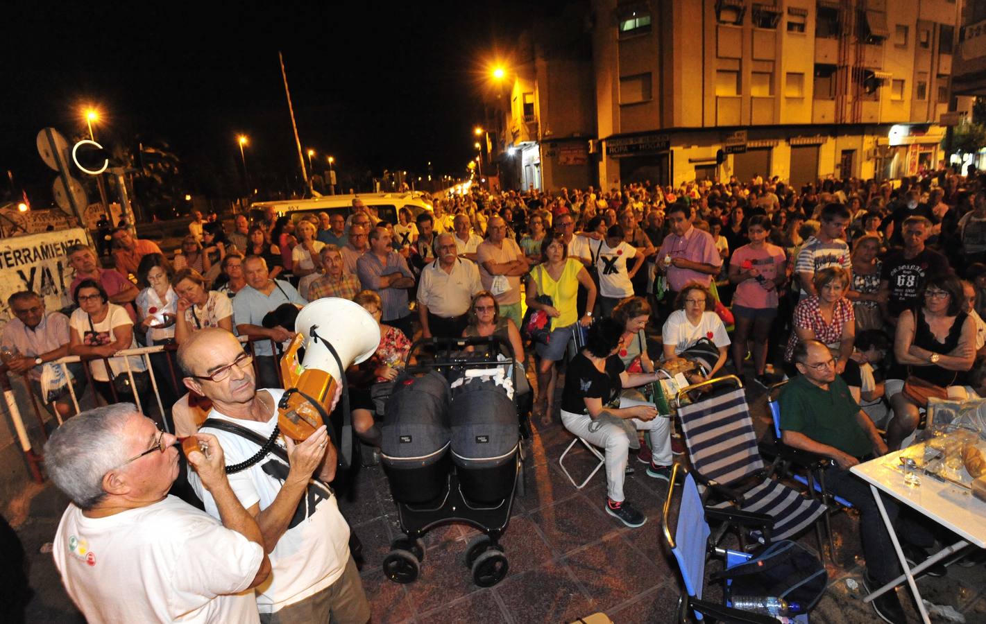 La decimoctava jornada de protestas por el soterramiento del AVE en Murcia vuelve a tomar Santiago el Mayor