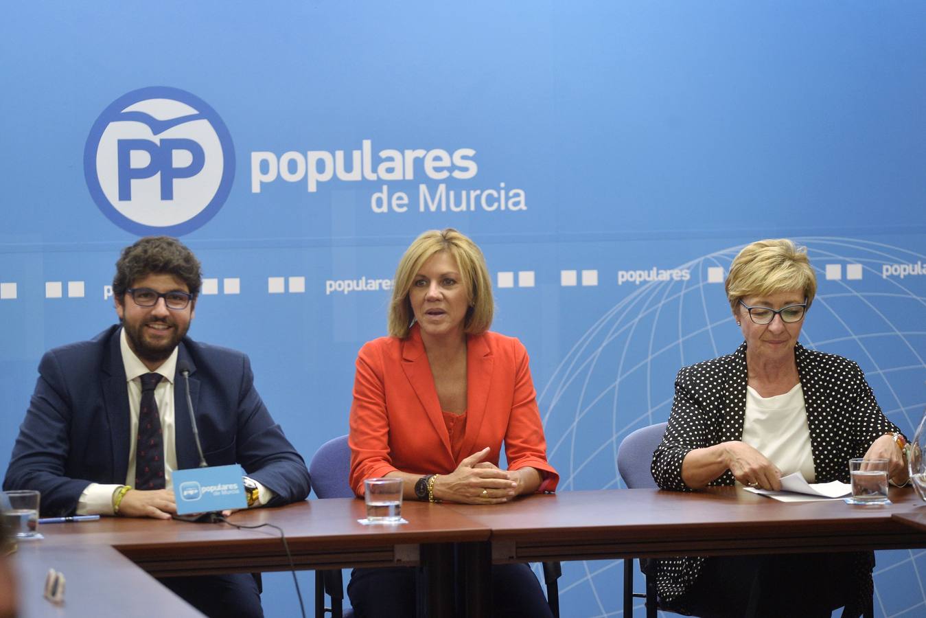 La Junta Directiva del PP, de la que forman parte cerca de 200 cargos, designó este viernes por la tarde a Fernando López Miras presidente del partido por aclamación