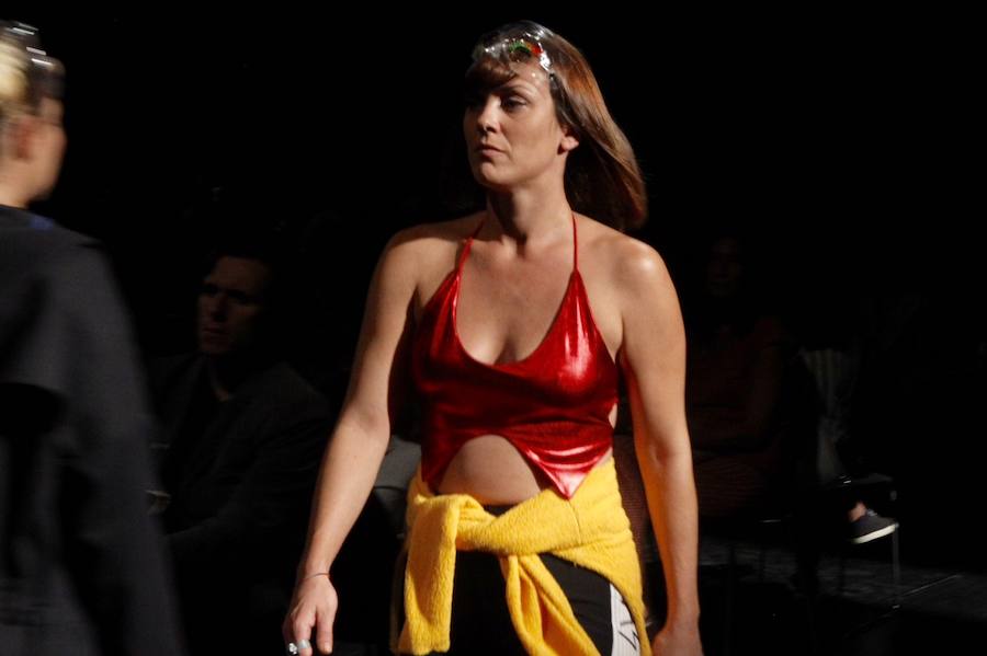 El Centro Párraga de Murcia acogió el pasado fin de semana la plataforma de moda Bloque 2017, en el que firmas como Las Culpas presentaron su nueva colección. Según sus diseñadores, esta línea «recapacita sobre el lenguaje de los uniformes, del grupo y la educación». «Habla sobre el poder que el 99% de la gente tiene en sus manos; habla de huir de la alineación y de la imposición del sistema capitalista y patriarcal que se te "brinda" al nacer»