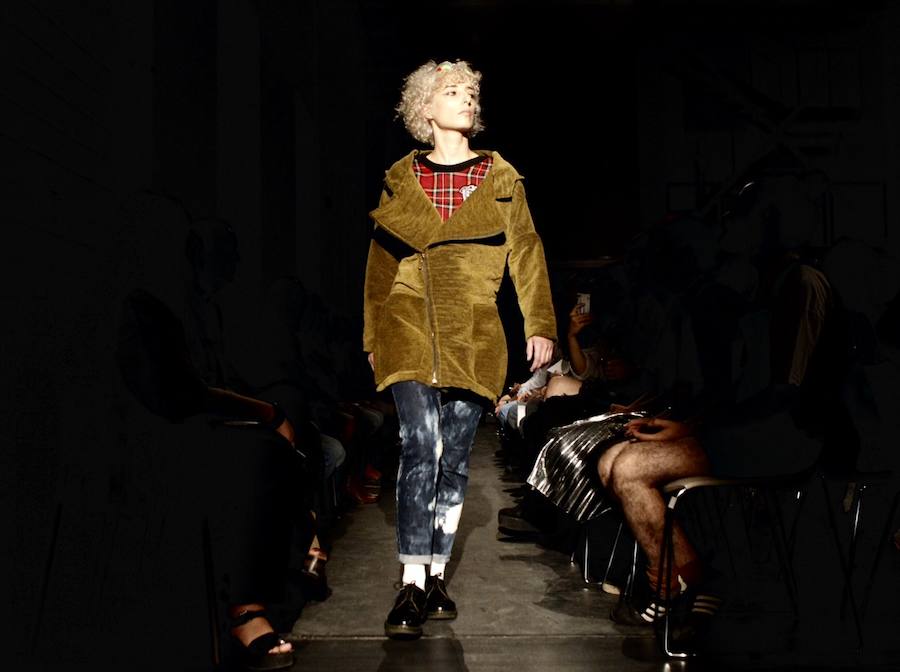 El Centro Párraga de Murcia acogió el pasado fin de semana la plataforma de moda Bloque 2017, en el que firmas como Las Culpas presentaron su nueva colección. Según sus diseñadores, esta línea «recapacita sobre el lenguaje de los uniformes, del grupo y la educación». «Habla sobre el poder que el 99% de la gente tiene en sus manos; habla de huir de la alineación y de la imposición del sistema capitalista y patriarcal que se te "brinda" al nacer»