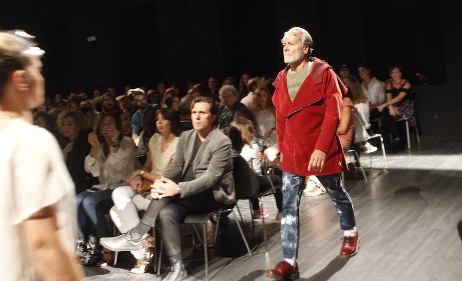 El Centro Párraga de Murcia acogió el pasado fin de semana la plataforma de moda Bloque 2017, en el que firmas como Las Culpas presentaron su nueva colección. Según sus diseñadores, esta línea «recapacita sobre el lenguaje de los uniformes, del grupo y la educación». «Habla sobre el poder que el 99% de la gente tiene en sus manos; habla de huir de la alineación y de la imposición del sistema capitalista y patriarcal que se te "brinda" al nacer»