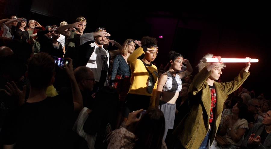 El Centro Párraga de Murcia acogió el pasado fin de semana la plataforma de moda Bloque 2017, en el que firmas como Las Culpas presentaron su nueva colección. Según sus diseñadores, esta línea «recapacita sobre el lenguaje de los uniformes, del grupo y la educación». «Habla sobre el poder que el 99% de la gente tiene en sus manos; habla de huir de la alineación y de la imposición del sistema capitalista y patriarcal que se te "brinda" al nacer»