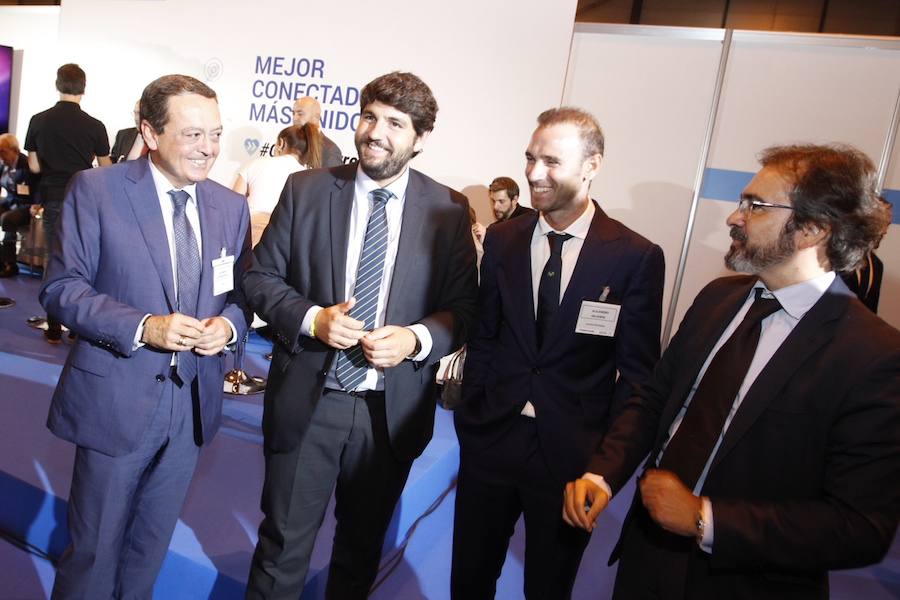 Más de dos mil empresarios de todo el país participan en la reunión a favor de esta infraestructura ferroviaria, entre ellos una nutrida representación de los de la Región de Murcia, encabezados por el presidente de Croem, José María Albarracín. 