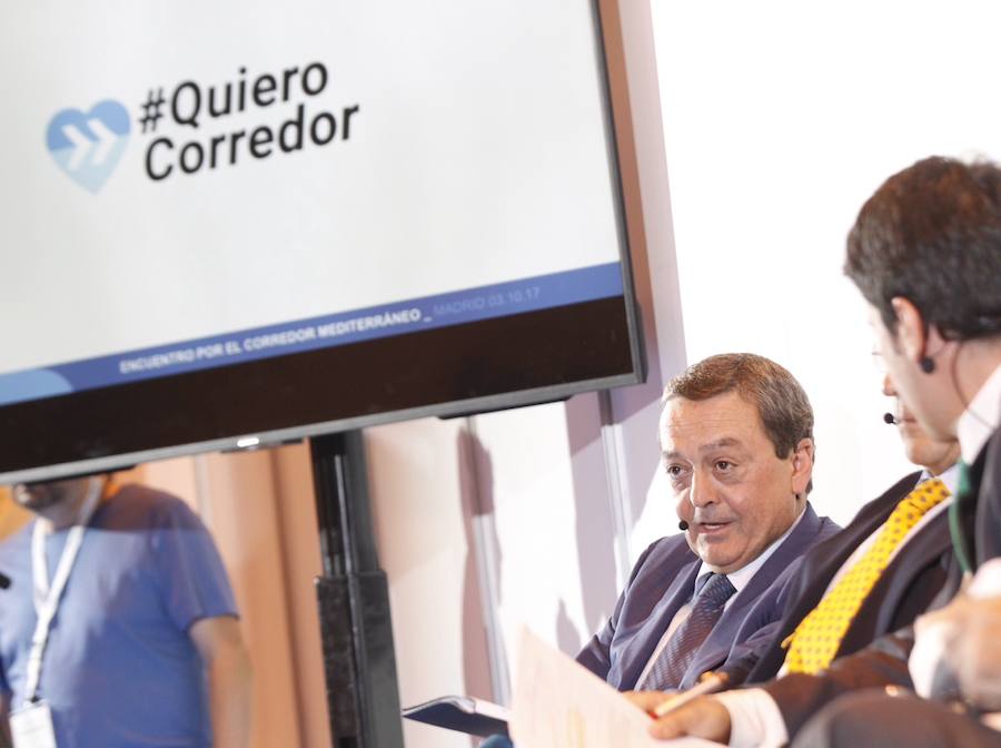 Más de dos mil empresarios de todo el país participan en la reunión a favor de esta infraestructura ferroviaria, entre ellos una nutrida representación de los de la Región de Murcia, encabezados por el presidente de Croem, José María Albarracín. 