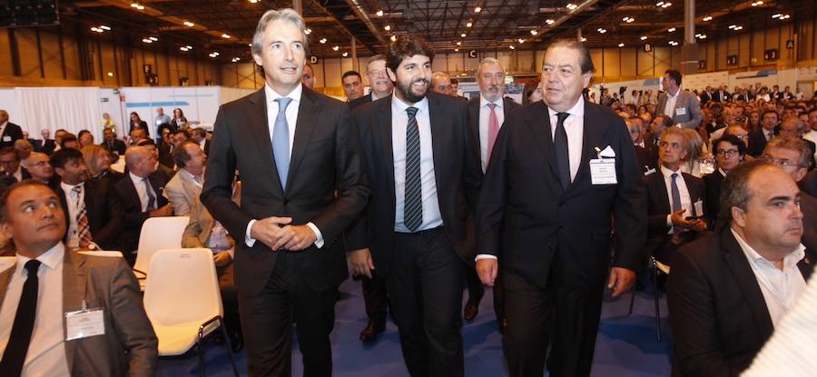 Más de dos mil empresarios de todo el país participan en la reunión a favor de esta infraestructura ferroviaria, entre ellos una nutrida representación de los de la Región de Murcia, encabezados por el presidente de Croem, José María Albarracín. 