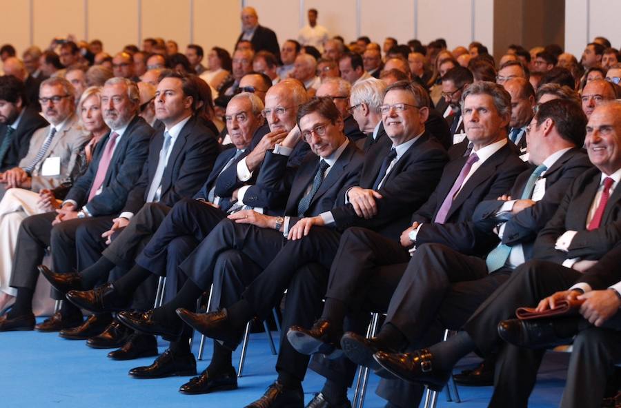 Más de dos mil empresarios de todo el país participan en la reunión a favor de esta infraestructura ferroviaria, entre ellos una nutrida representación de los de la Región de Murcia, encabezados por el presidente de Croem, José María Albarracín. 