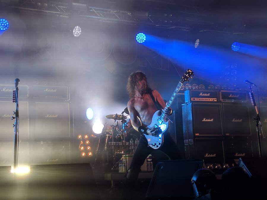 La Sala Gamma de Murcia acogió este miércoles la primera visita a Murcia del cuarteto australiano que está revolucionando el 'hard rock' actual. Los hermanos O'Keeffe, en especial el guitarrista y cantante Joel, demostraron ser los ejes centrales de una banda muy cohesionada que se mueve en el escenario como pez en el agua.