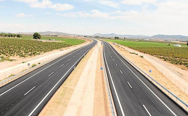 La autovía que une Yecla con Jumilla. 