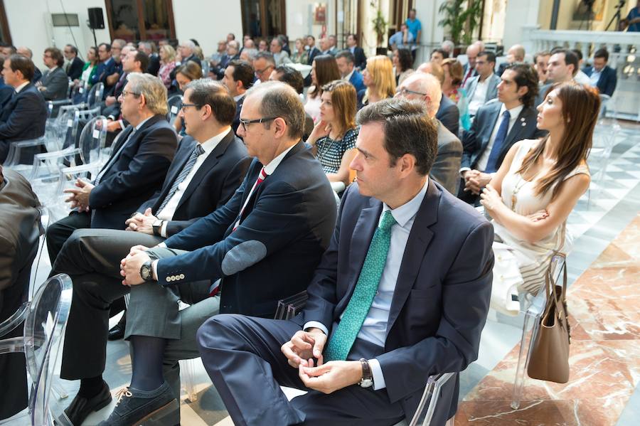 El presidente de AC Hoteles critica en Murcia la «falta de inteligencia emocional» de Rajoy