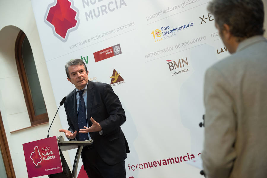 El presidente de AC Hoteles critica en Murcia la «falta de inteligencia emocional» de Rajoy