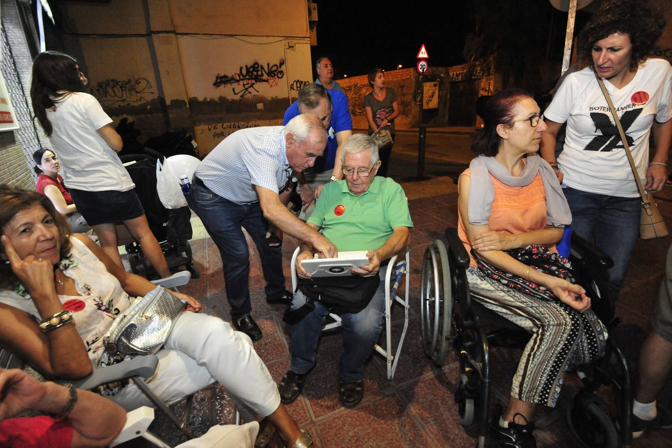 En la manifestación, que ha recorrido varias calles del centro de Murcia, se ha desarrollado sin incidentes