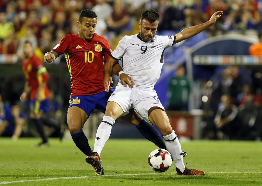 'La Roja' se mide al combinado que dirige Christian Panucci en el Rico Pérez de Alicante.