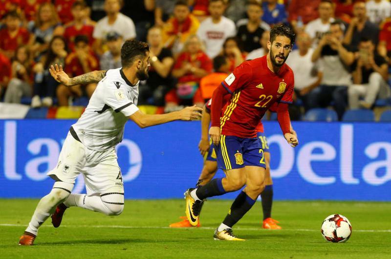 'La Roja' se mide al combinado que dirige Christian Panucci en el Rico Pérez de Alicante.