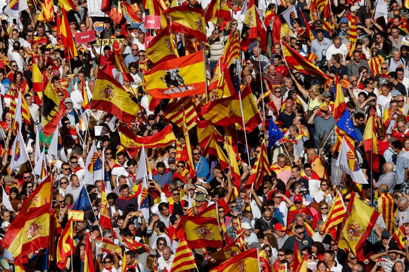 Miles de personas se conentran en la capital catalana para «recuperar la sensatez»