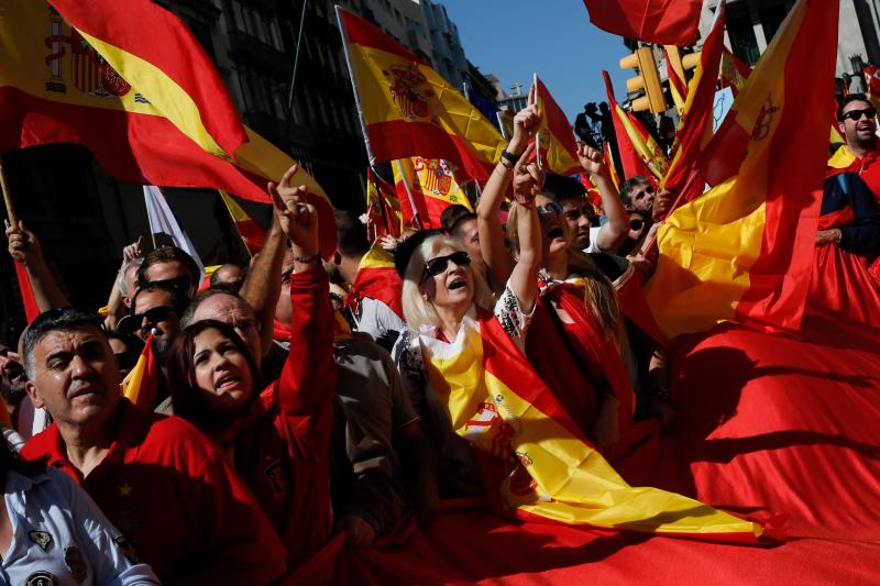 Miles de personas se conentran en la capital catalana para «recuperar la sensatez»